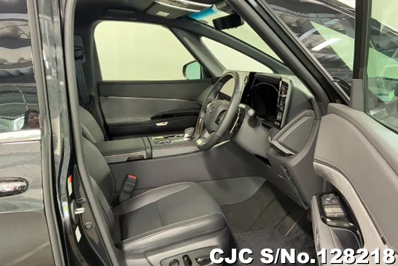 2025 Lexus / LM500h Stock No. 128218