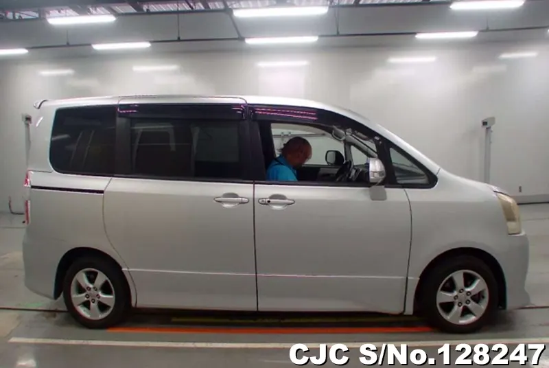 2007 Toyota / Noah Stock No. 128247