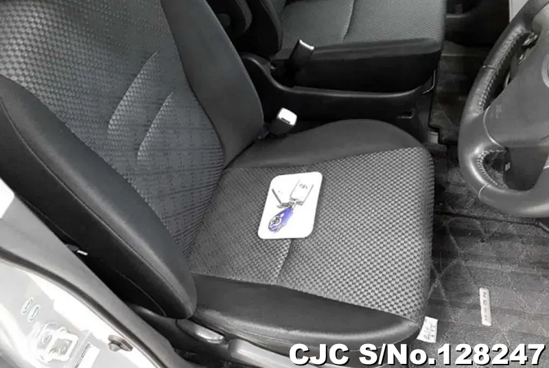 2007 Toyota / Noah Stock No. 128247