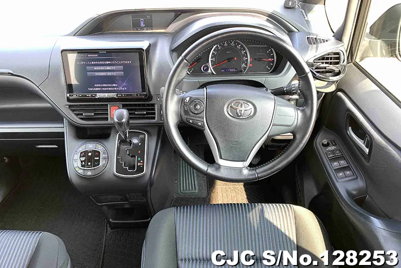 2015 Toyota / Voxy Stock No. 128253