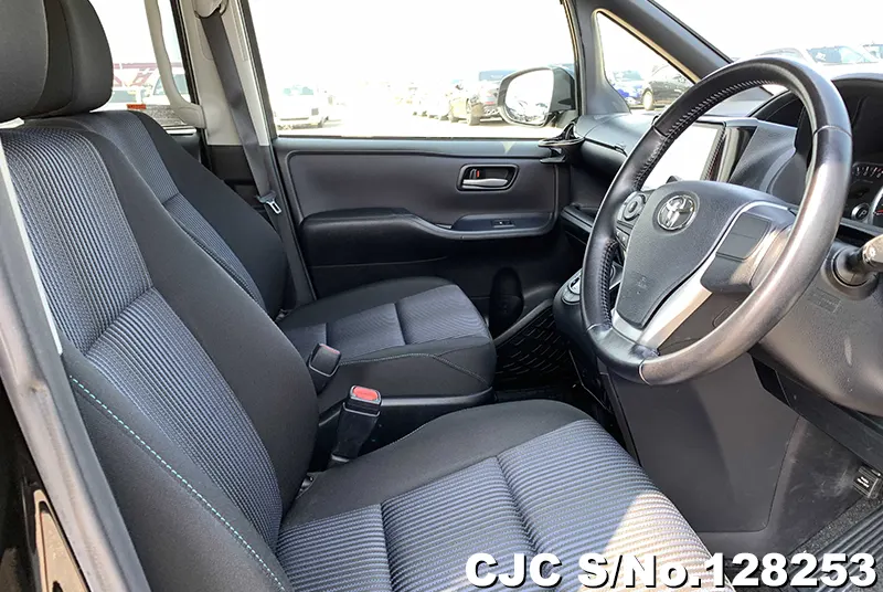 2015 Toyota / Voxy Stock No. 128253