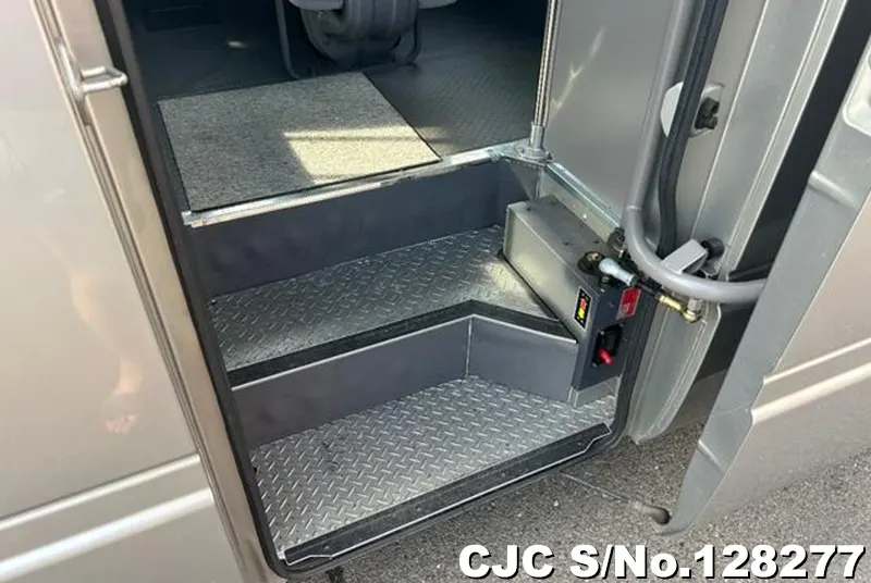 2005 Nissan / Civilian Stock No. 128277