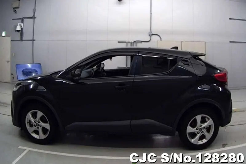 2017 Toyota / C-HR Stock No. 128280