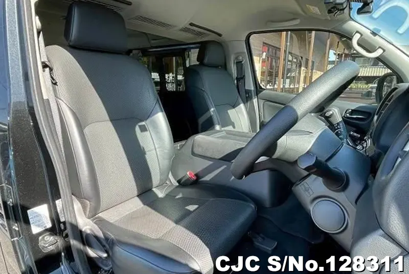 2022 Nissan / Caravan Stock No. 128311