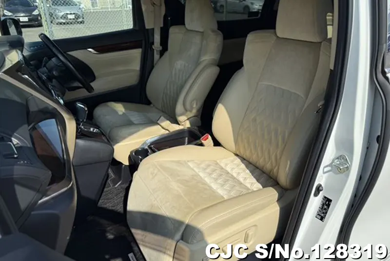 2017 Toyota / Alphard Stock No. 128319