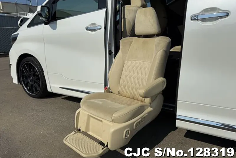2017 Toyota / Alphard Stock No. 128319