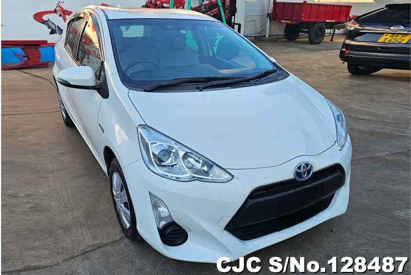 2015 Toyota / Aqua Stock No. 128487