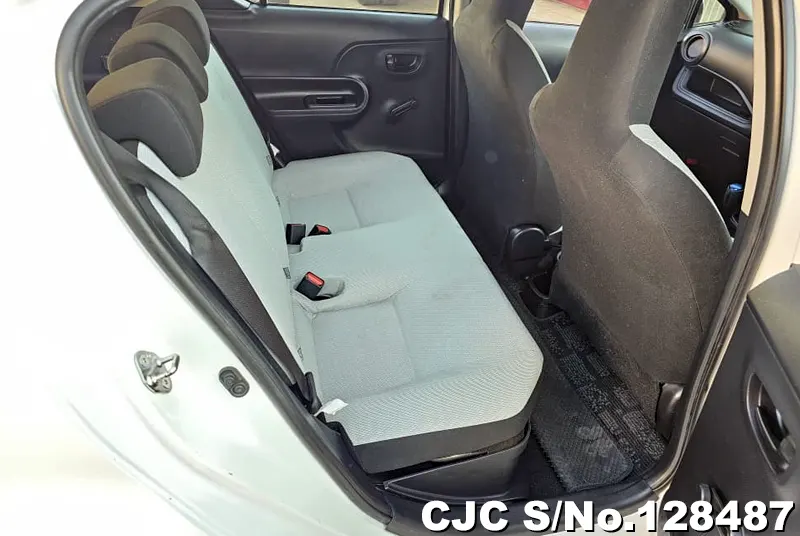 2015 Toyota / Aqua Stock No. 128487