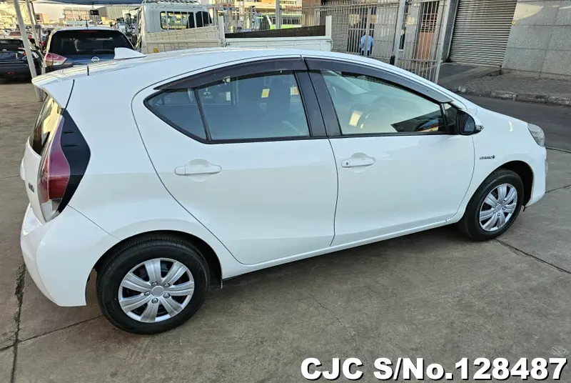 2015 Toyota / Aqua Stock No. 128487