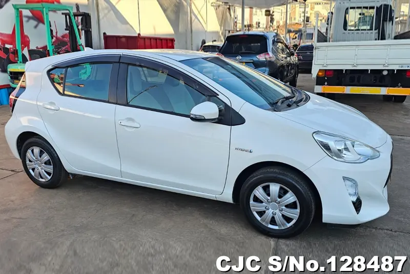 2015 Toyota / Aqua Stock No. 128487