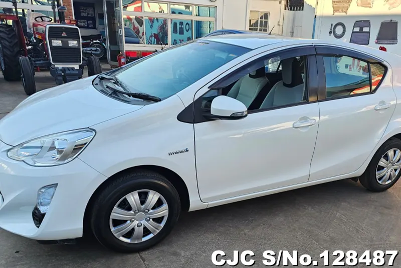 2015 Toyota / Aqua Stock No. 128487