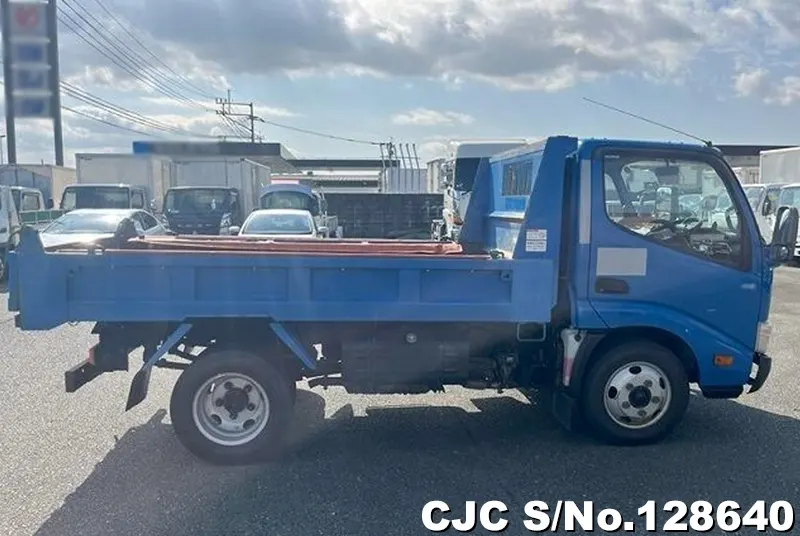 2015 Hino / Dutro Stock No. 128640