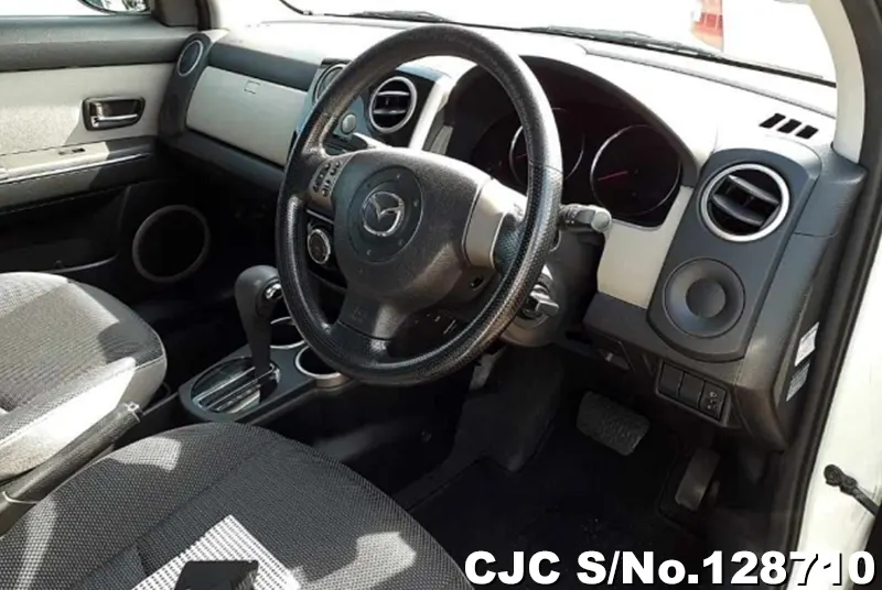 2007 Mazda / Verisa Stock No. 128710