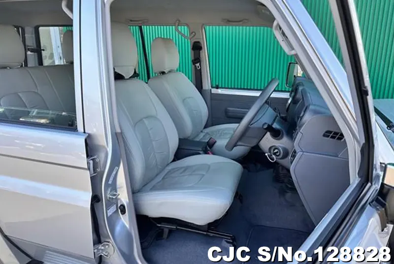 2015 Toyota / Land Cruiser Stock No. 128828