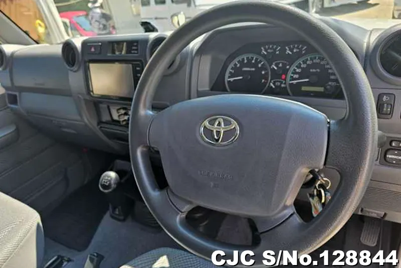 2015 Toyota / Land Cruiser Stock No. 128844