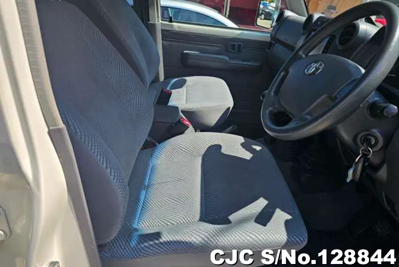 2015 Toyota / Land Cruiser Stock No. 128844