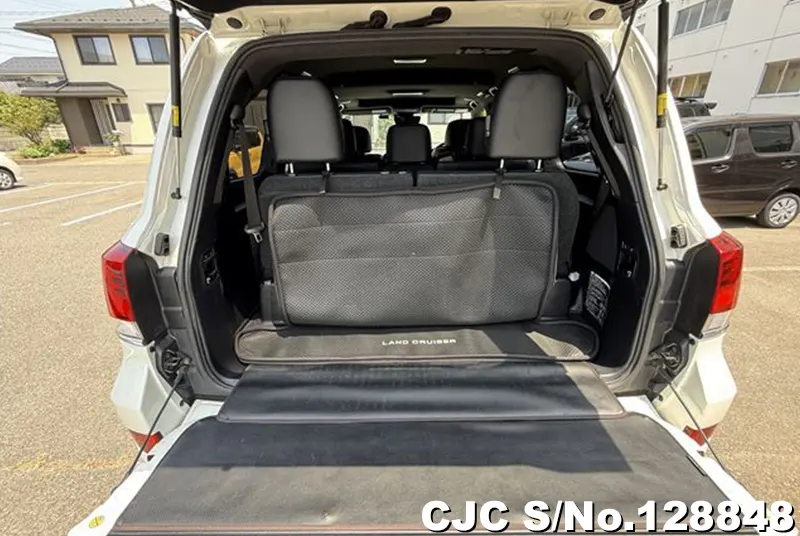 2016 Toyota / Land Cruiser Stock No. 128848