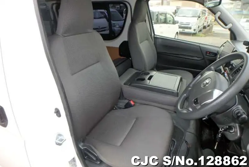 2019 Toyota / Regius Stock No. 128862