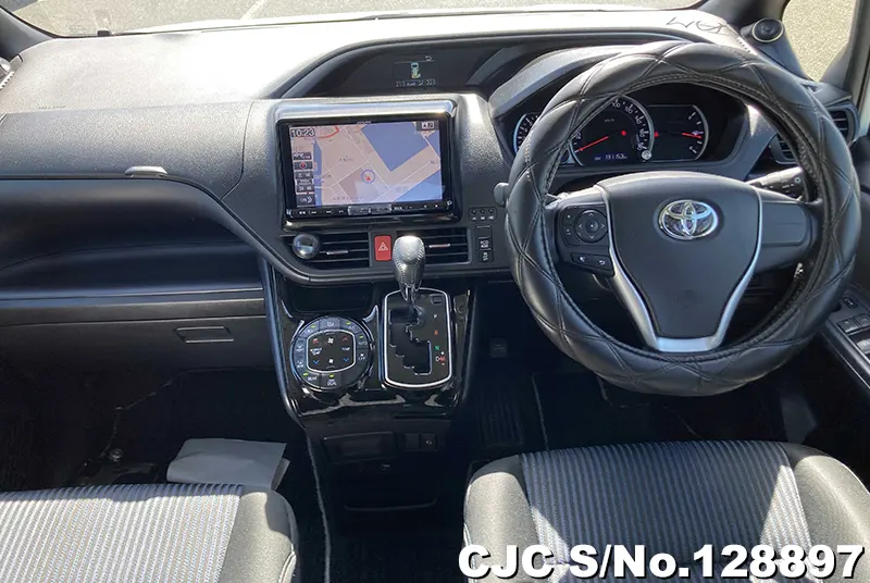 2017 Toyota / Voxy Stock No. 128897