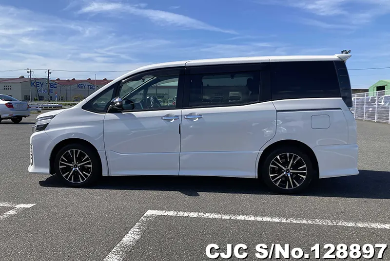 2017 Toyota / Voxy Stock No. 128897