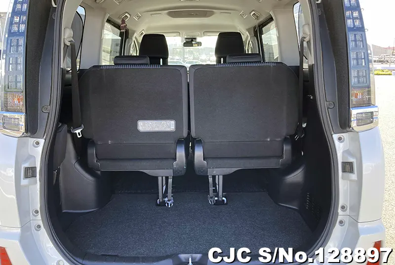 2017 Toyota / Voxy Stock No. 128897