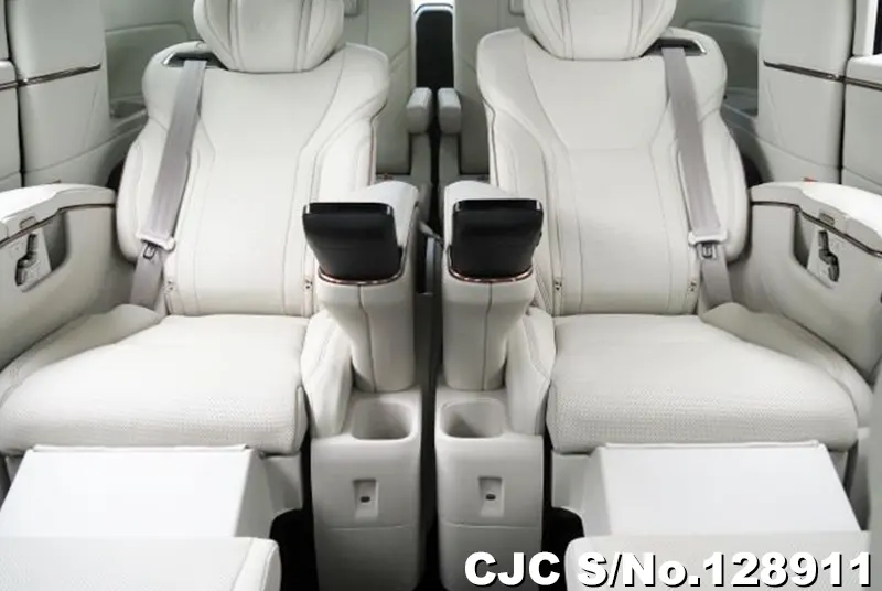 2025 Lexus / LM500h Stock No. 128911