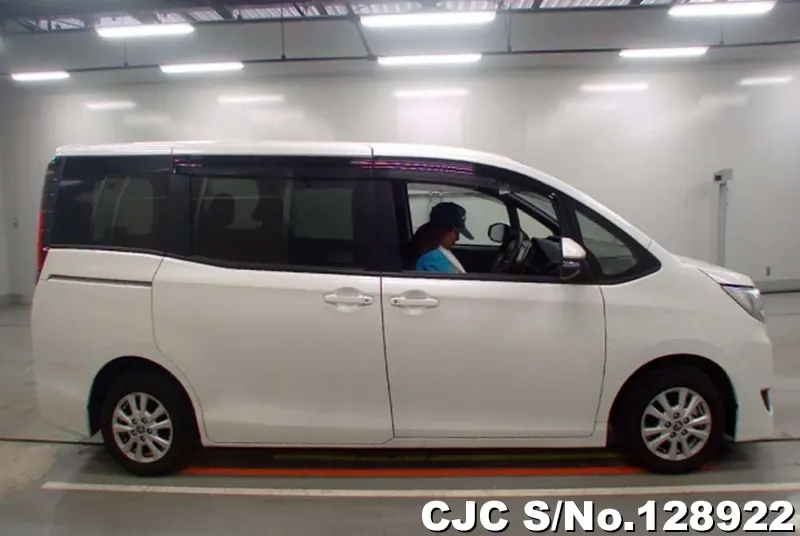 2020 Toyota / Noah Stock No. 128922