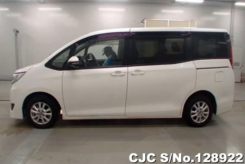 2020 Toyota / Noah Stock No. 128922