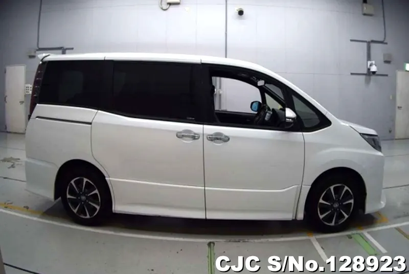 2019 Toyota / Noah Stock No. 128923