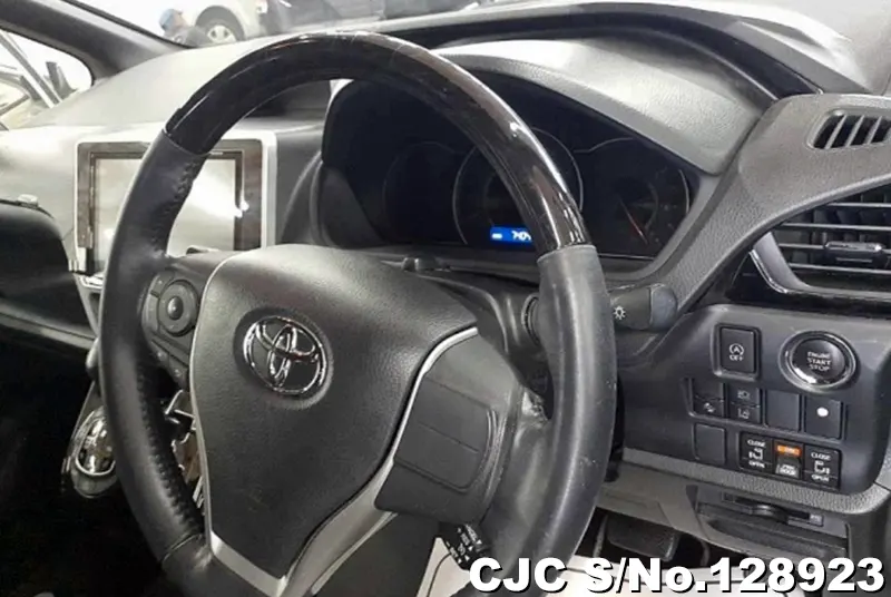 2019 Toyota / Noah Stock No. 128923