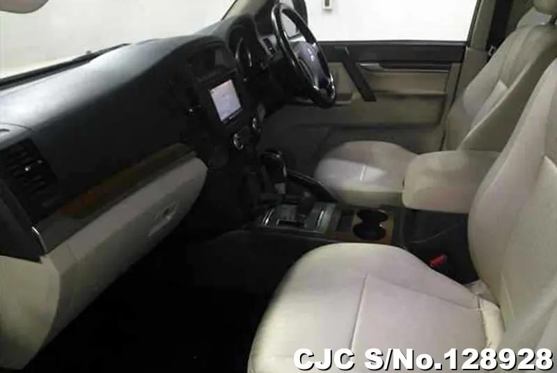 2012 Mitsubishi / Pajero Stock No. 128928