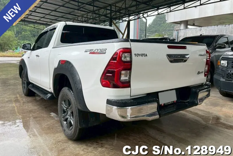 2022 Toyota / Hilux / Revo Stock No. 128949