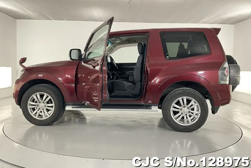 2015 Mitsubishi / Pajero Stock No. 128975