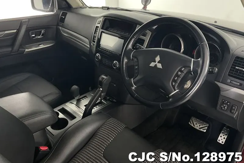 2015 Mitsubishi / Pajero Stock No. 128975