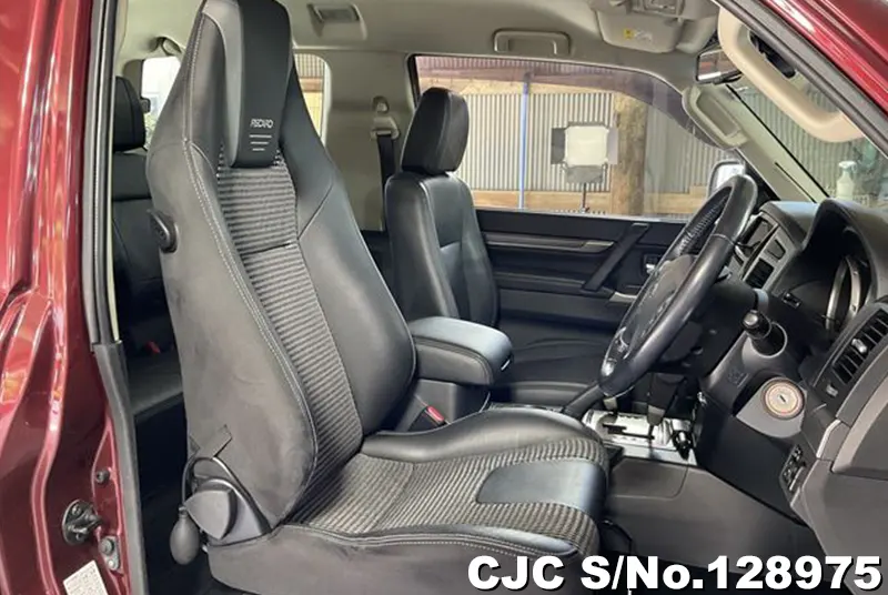 2015 Mitsubishi / Pajero Stock No. 128975