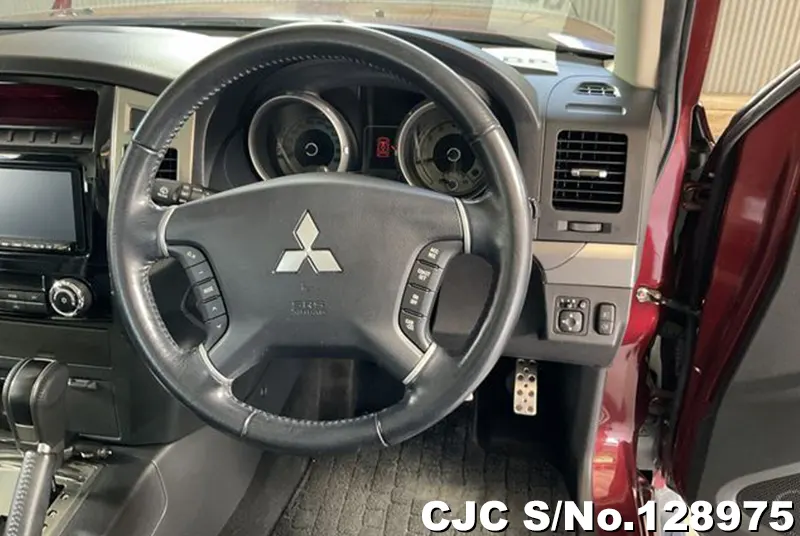 2015 Mitsubishi / Pajero Stock No. 128975