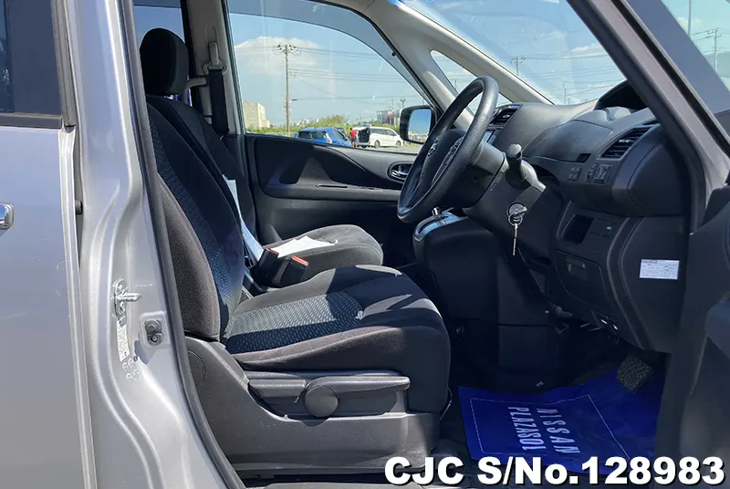 2015 Nissan / Serena Stock No. 128983