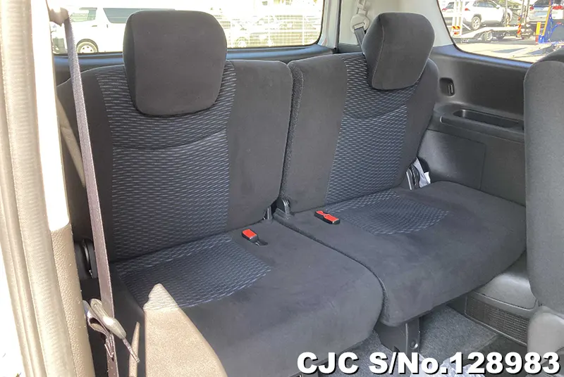 2015 Nissan / Serena Stock No. 128983