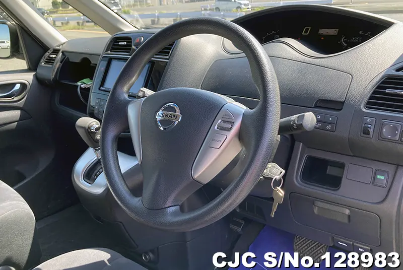 2015 Nissan / Serena Stock No. 128983