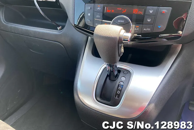 2015 Nissan / Serena Stock No. 128983