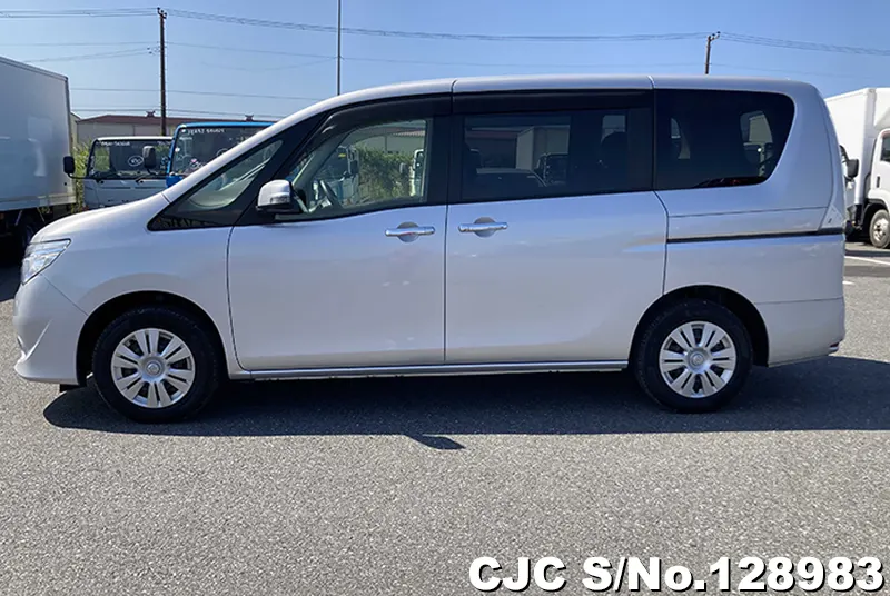 2015 Nissan / Serena Stock No. 128983
