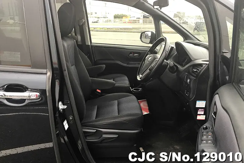 2015 Toyota / Voxy Stock No. 129010