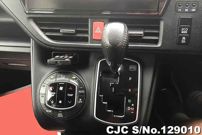 2015 Toyota / Voxy Stock No. 129010