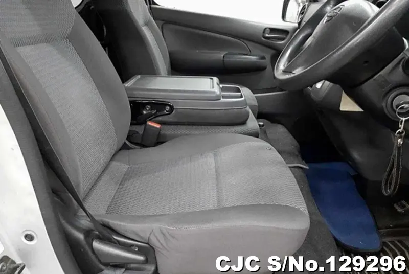 2016 Nissan / Caravan Stock No. 129296