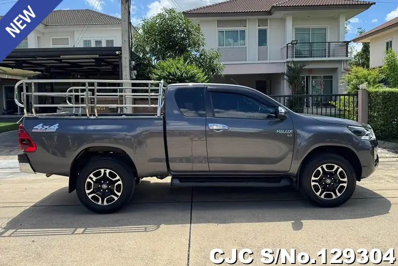 2021 Toyota / Hilux / Revo Stock No. 129304