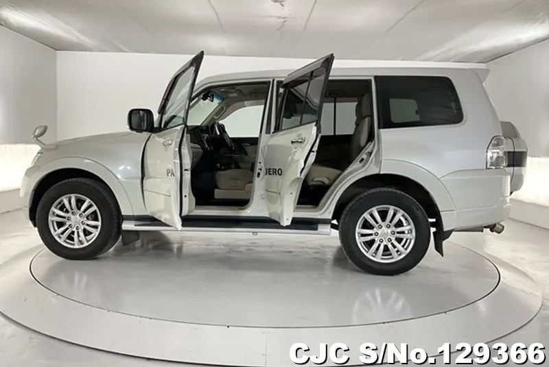 2014 Mitsubishi / Pajero Stock No. 129366