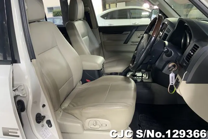 2014 Mitsubishi / Pajero Stock No. 129366