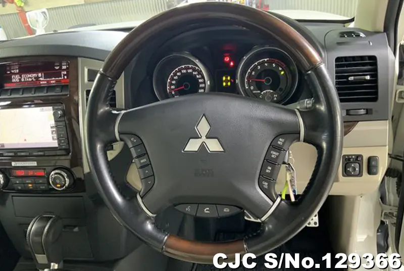 2014 Mitsubishi / Pajero Stock No. 129366