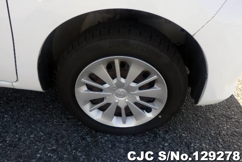 2016 Toyota / Passo Stock No. 129378