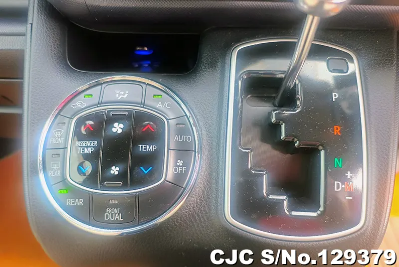 2015 Toyota / Voxy Stock No. 129379